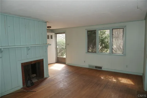 $325,000 | 873 Milford Drive, Skaneateles, NY 13152