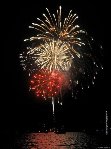 a sign that is sitting on a brick wall