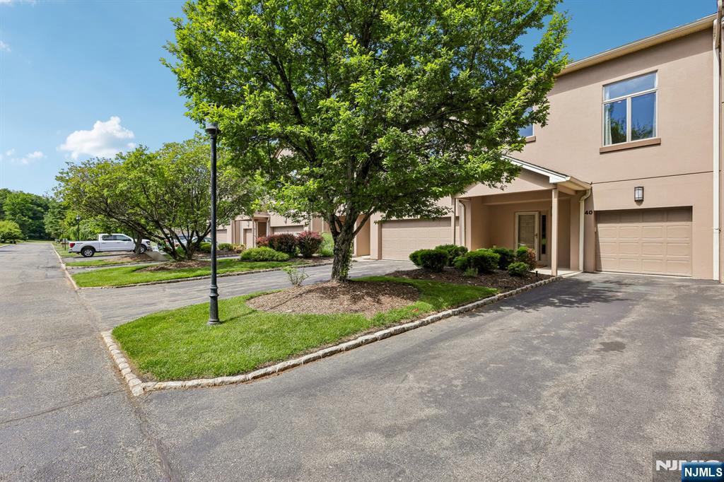 40 Rio Vista Drive Allendale, NJ 07401 - Photo 4 of 33