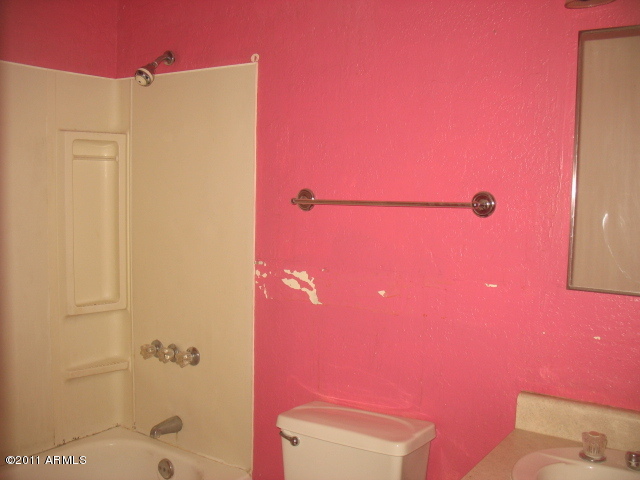 3802 West Bethany Home Road Phoenix, AZ 85019 - Photo 12 of 17 Bathroom 2