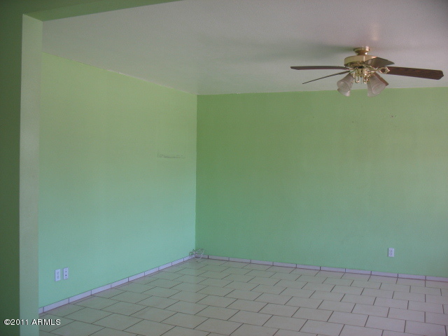 3802 West Bethany Home Road Phoenix, AZ 85019 - Photo 5 of 17 Living Room