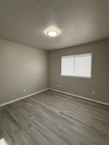 $1,650 | 1435 North Bluegrove Road, Lancaster, TX 75134