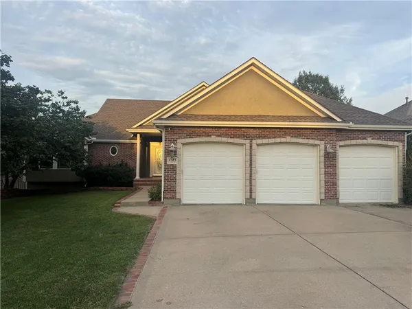 $450,000 | 4383 Southwest Creekview Drive, Lee's Summit, MO 64082