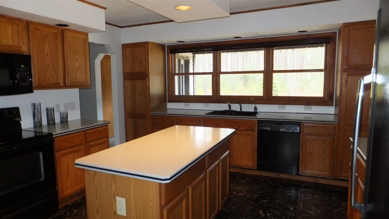 1442 North Haze Road Beulah, MI 49617 - Photo 10 of 46 1813248-9.JPG