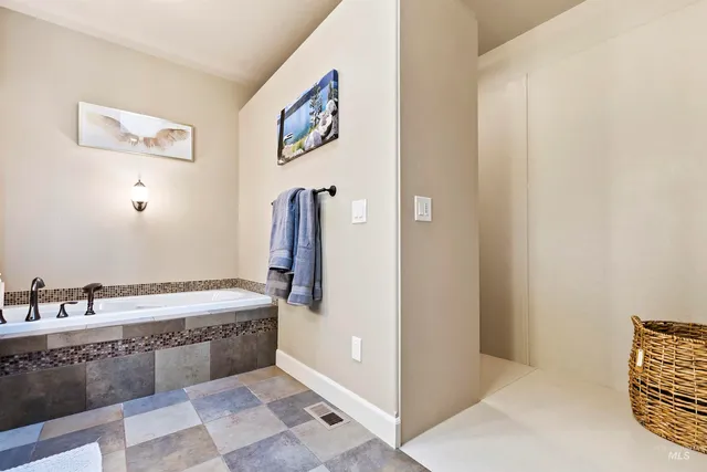 $9,865,000 | 16300 South Curtis Road, Kuna, ID 83634