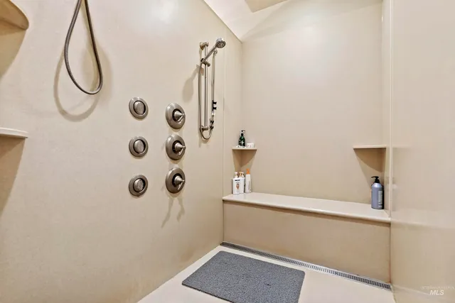 $9,865,000 | 16300 South Curtis Road, Kuna, ID 83634