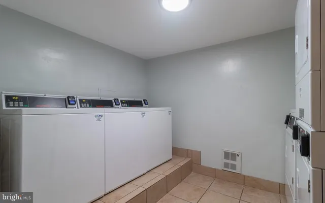 a view of utility room