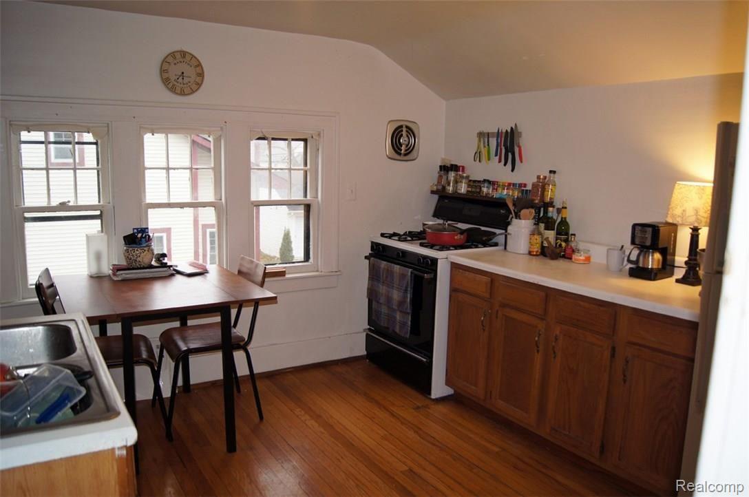425 West 3rd Street Rochester, MI 48307 - Photo 25 of 26 Upstairs Kitchen 1.jpg