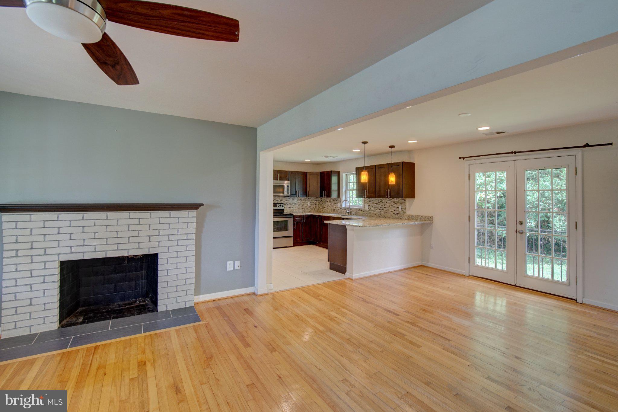 900 Walker Road Great Falls, VA 22066 - Photo 9 of 52 Spacious living area with modern charm.