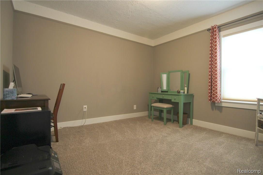 5801 Crescent Road Waterford, MI 48327 - Photo 23 of 29 5801 Crescent Bed 2 angle.jpg