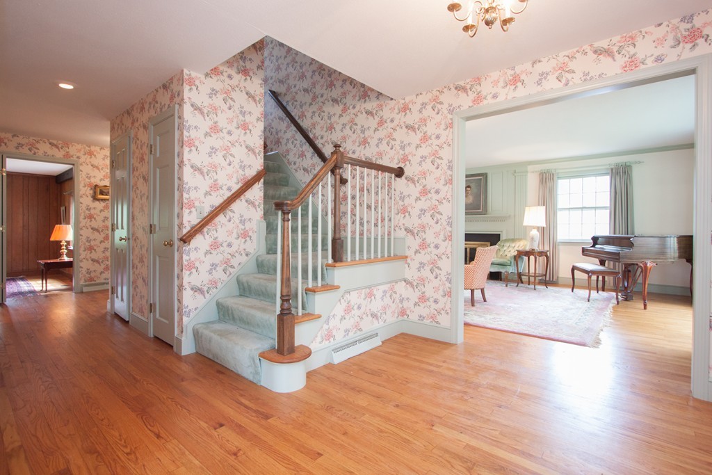 195 Concord Road Longmeadow, MA 01106 - Photo 2 of 29 Gallery Image 2