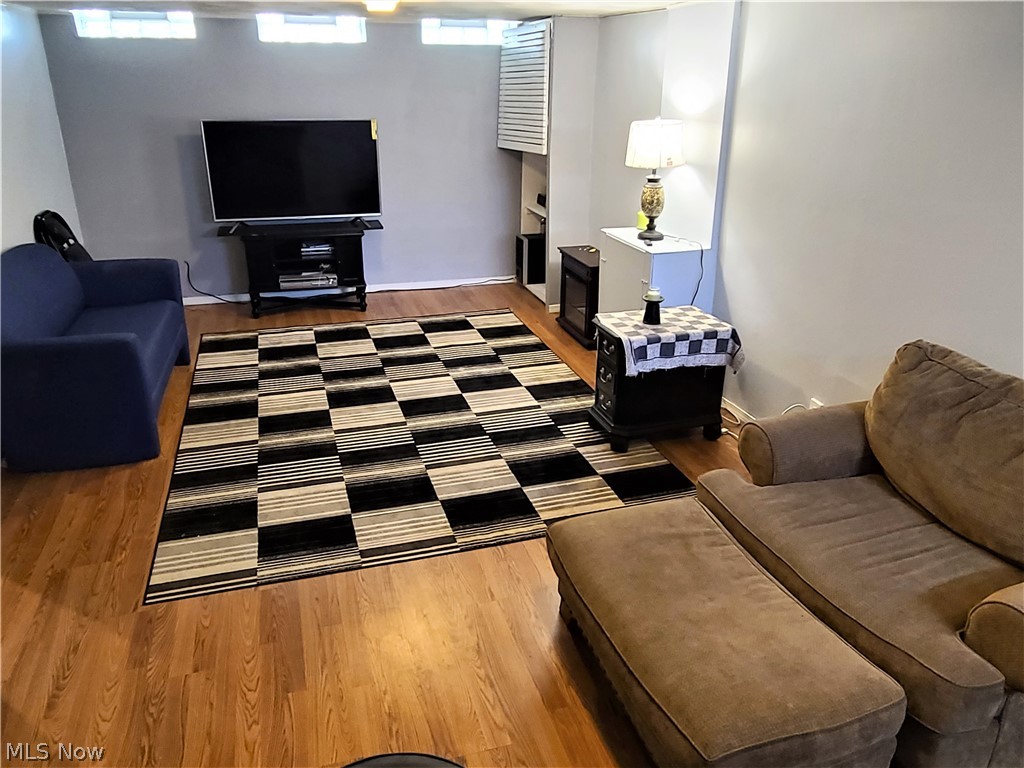 3669 Stoneleigh Road Cleveland, OH 44121 - Photo 19 of 23