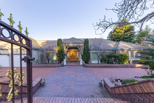 $9,800,000 | 2930 Privet Drive, Hillsborough, CA 94010