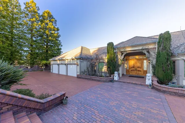$9,800,000 | 2930 Privet Drive, Hillsborough, CA 94010