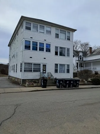 $2,000 | 146 Charlton Street, Unit 1, Southbridge, MA 01550