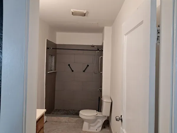 $2,000 | 146 Charlton Street, Unit 1, Southbridge, MA 01550