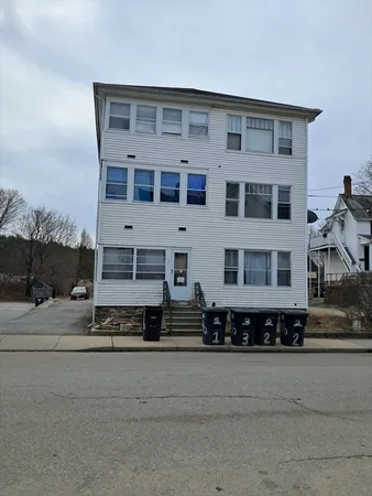$2,000 | 146 Charlton Street, Unit 1, Southbridge, MA 01550