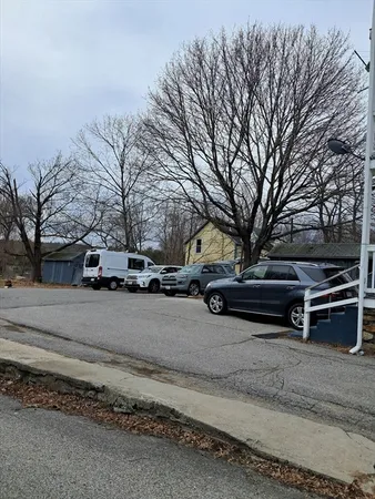 $2,000 | 146 Charlton Street, Unit 1, Southbridge, MA 01550