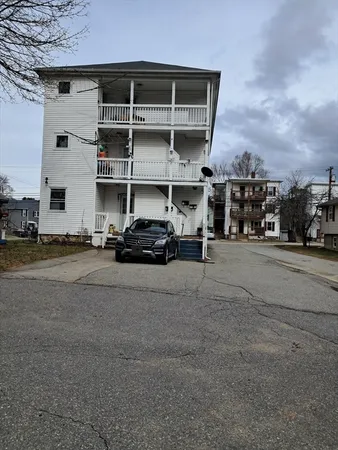 $2,000 | 146 Charlton Street, Unit 1, Southbridge, MA 01550