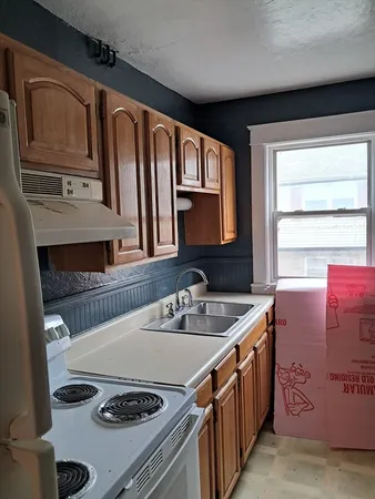 $2,000 | 146 Charlton Street, Unit 1, Southbridge, MA 01550