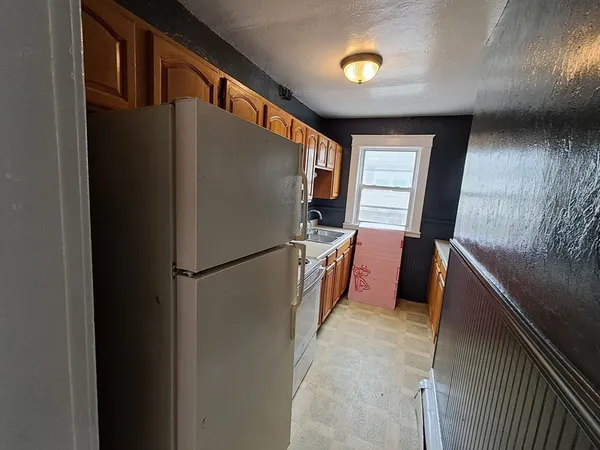 $2,000 | 146 Charlton Street, Unit 1, Southbridge, MA 01550