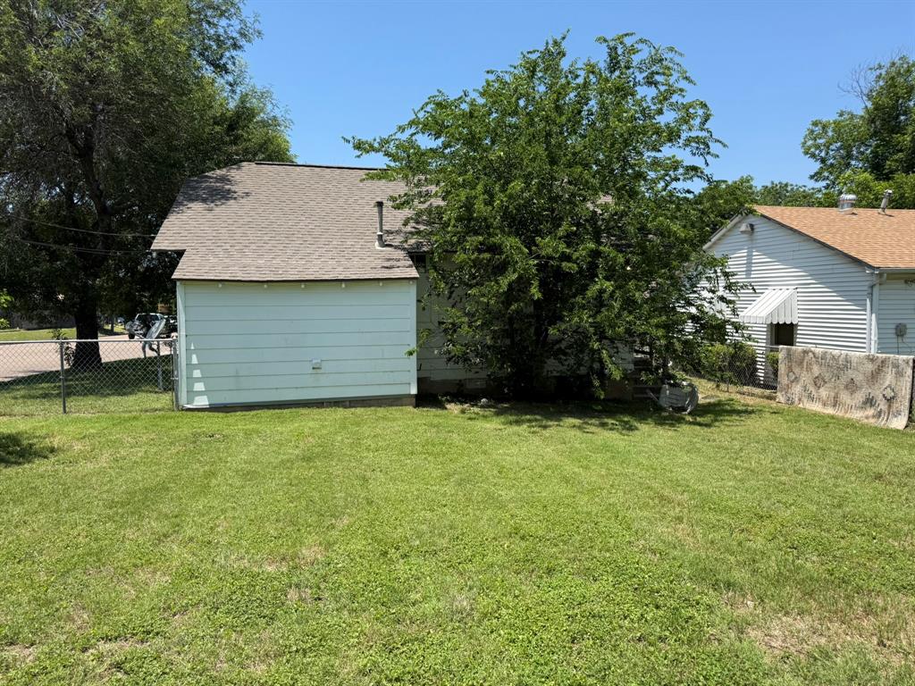 1724 McFerrin Avenue Waco, TX 76708 - Photo 10 of 11 a view of a backyard with a garden and entertaining space