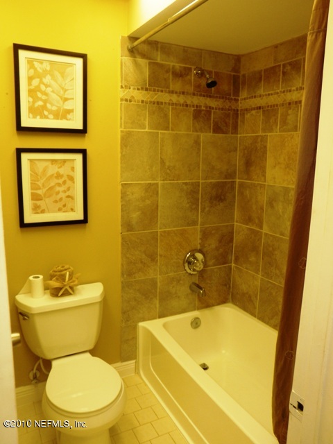 11577 Summer Tree Road North Jacksonville, FL 32246 - Photo 9 of 12 a bathroom with a toilet and a bathtub