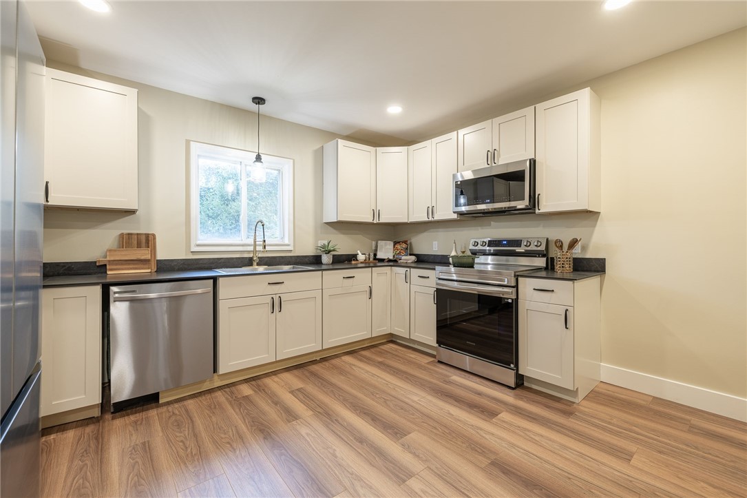 98 Glendale Park Rochester, NY 14613 - Photo 11 of 22 Gallery Image 11
