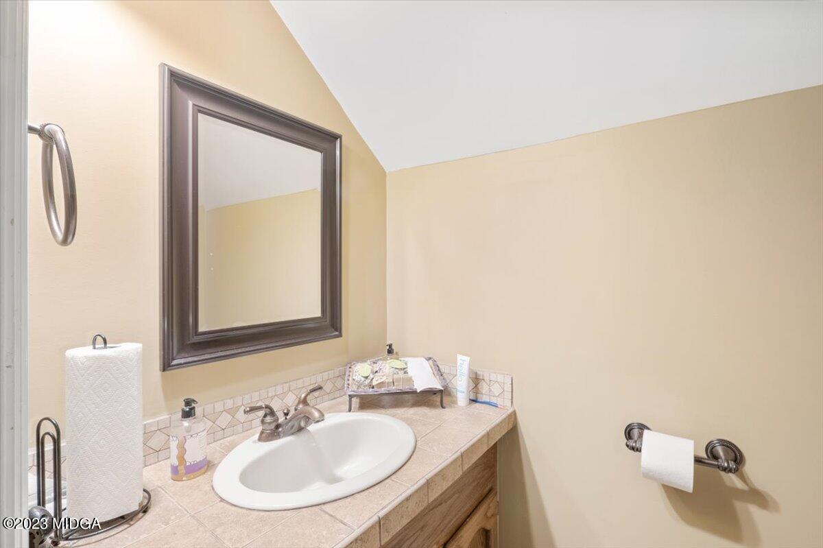191 Rivoli Landing Macon, GA 31210 - Photo 13 of 45 a bathroom with a sink and a mirror