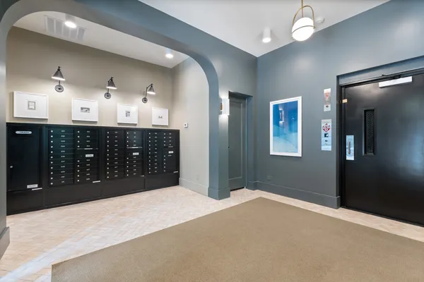 $1,595 | 1650 West Roscoe Street, Unit 606, Chicago, IL 60657
