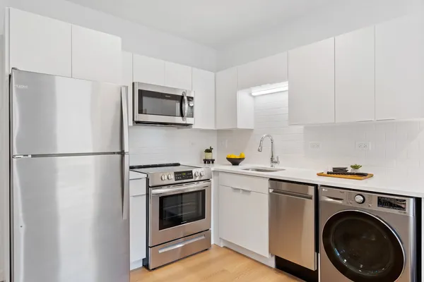 $1,595 | 1650 West Roscoe Street, Unit 606, Chicago, IL 60657