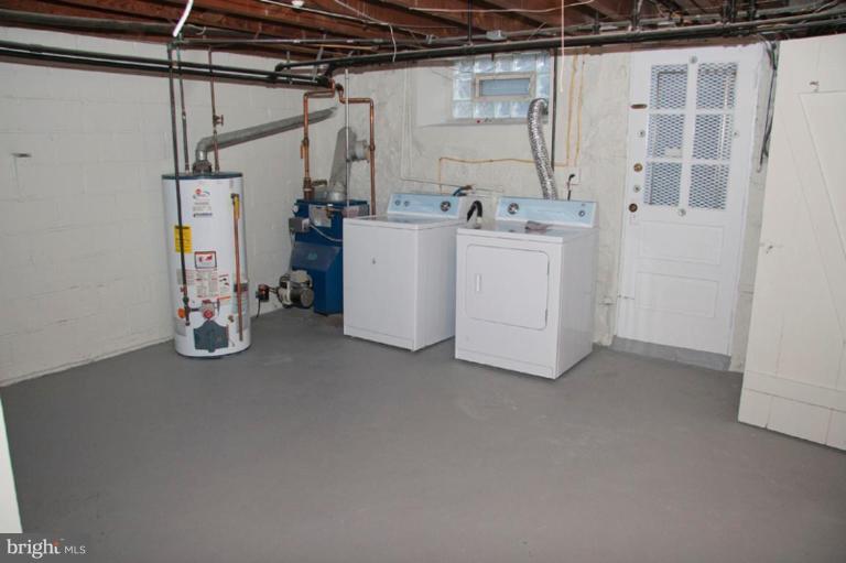 1538 Northgate Road Baltimore, MD 21218 - Photo 15 of 30 a utility room with dryer and washer