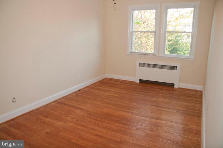 1538 Northgate Road Baltimore, MD 21218 - Photo 20 of 30 an empty room with a window