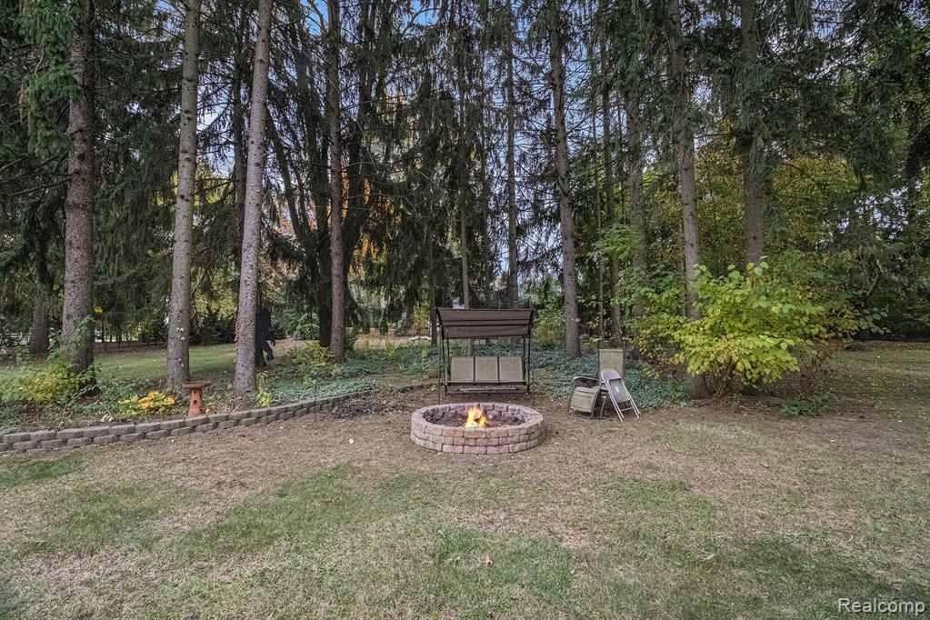2588 Vivian Road Monroe, MI 48162 - Photo 33 of 34