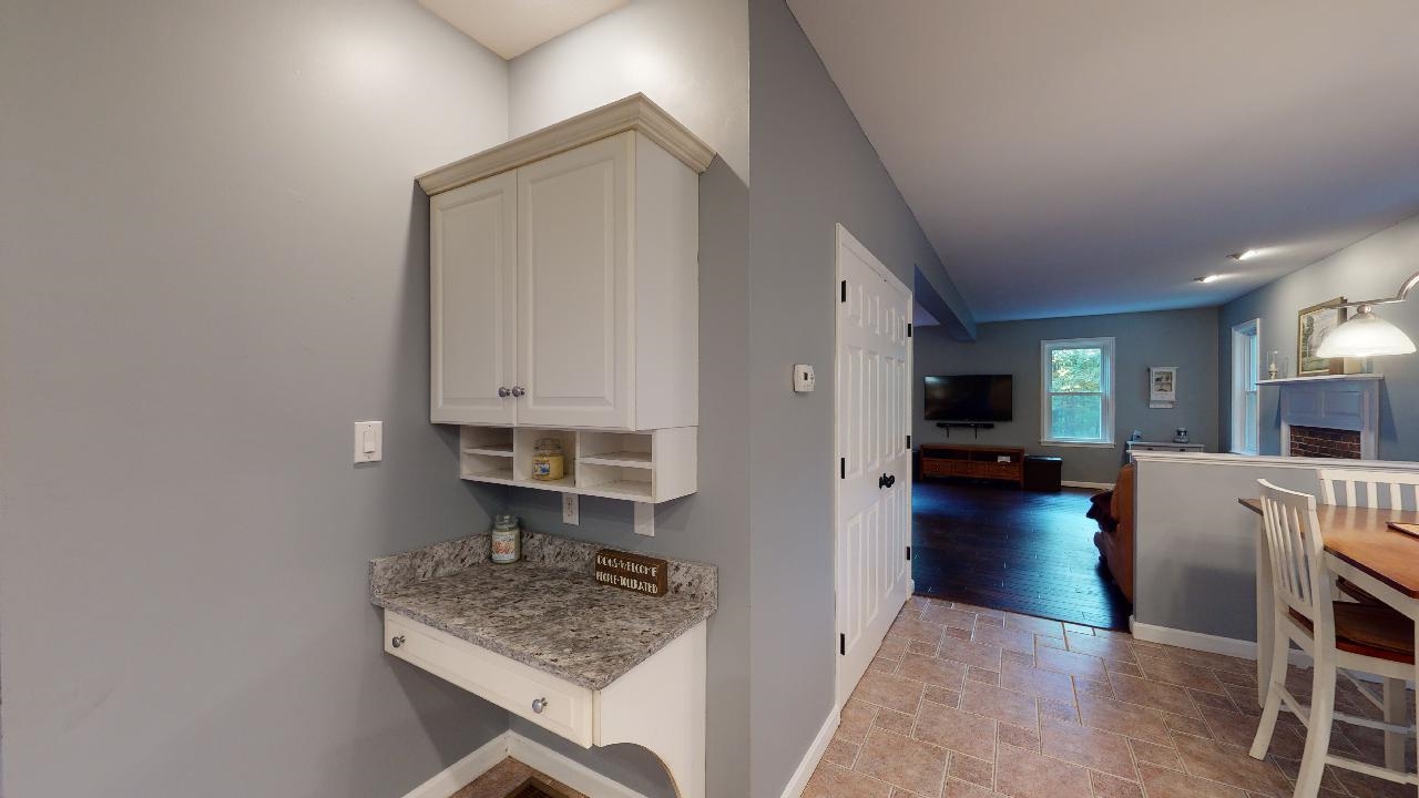 275 New Boston Road Bedford, NH 03110 - Photo 8 of 40