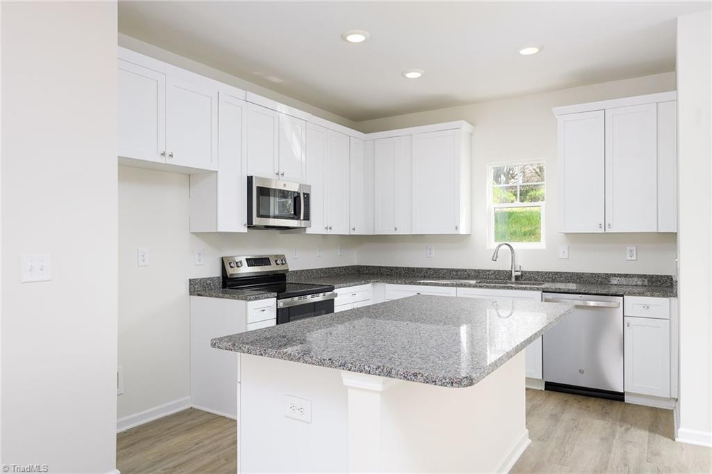 711 Fairview Street, Unit B High Point, NC 27260 - Photo 3 of 18 Kitchen