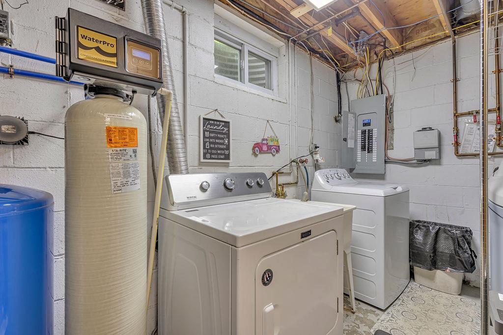 171 Dehaven Road Beaver Falls, PA 15010 - Photo 24 of 35 a utility room with dryer and washer