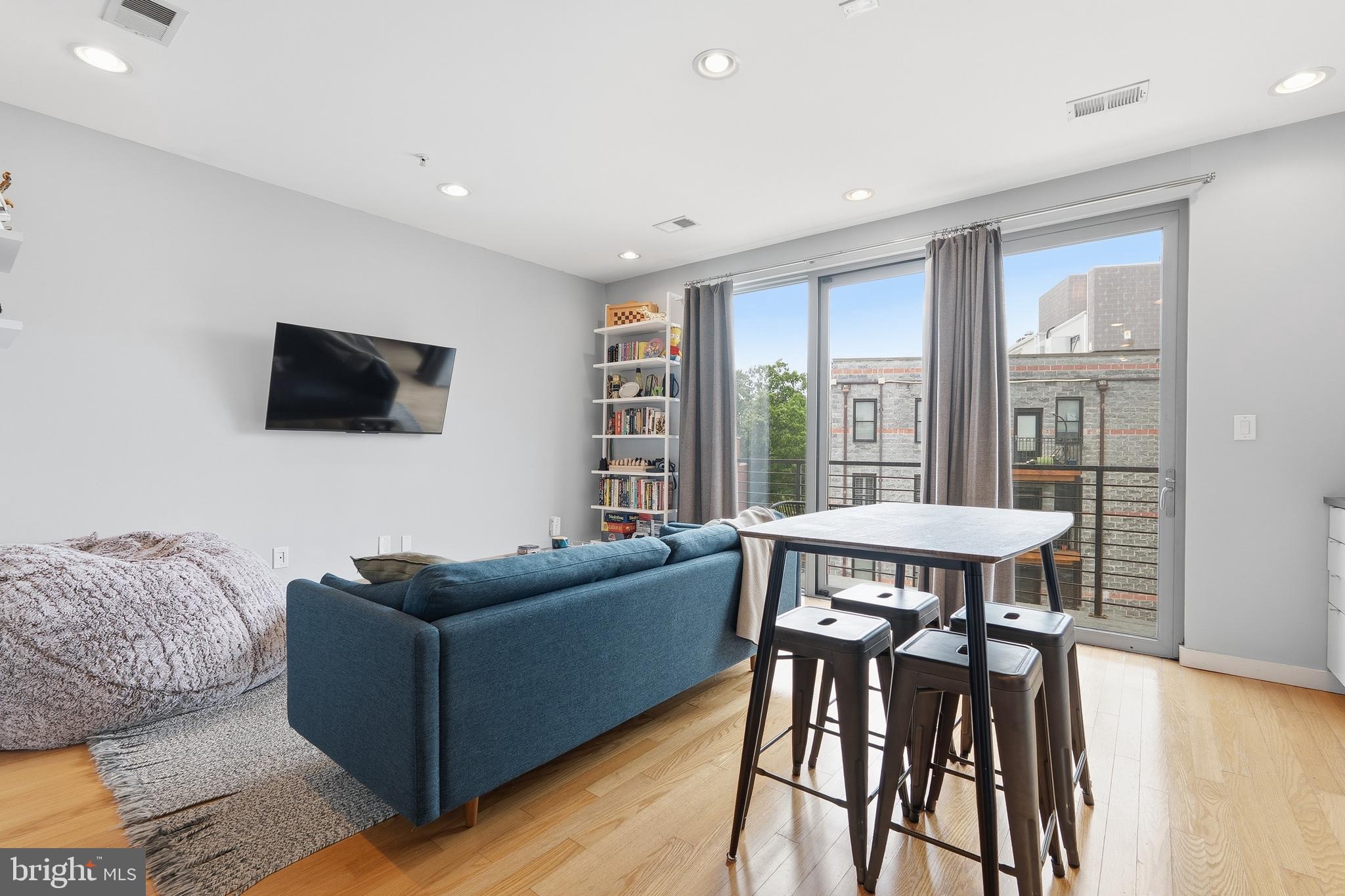 435 R Street Northwest, Unit 404 Washington, DC 20001 - Photo 13 of 36