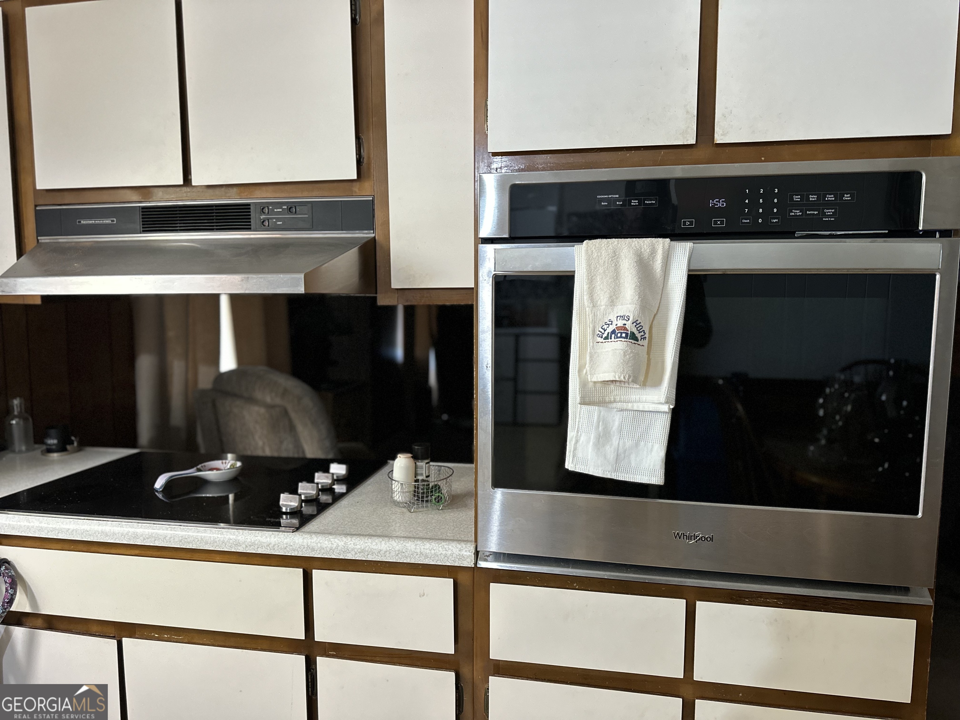2808 Highway 117 Cadwell, GA 31009 - Photo 20 of 25 a kitchen with a stove and a microwave