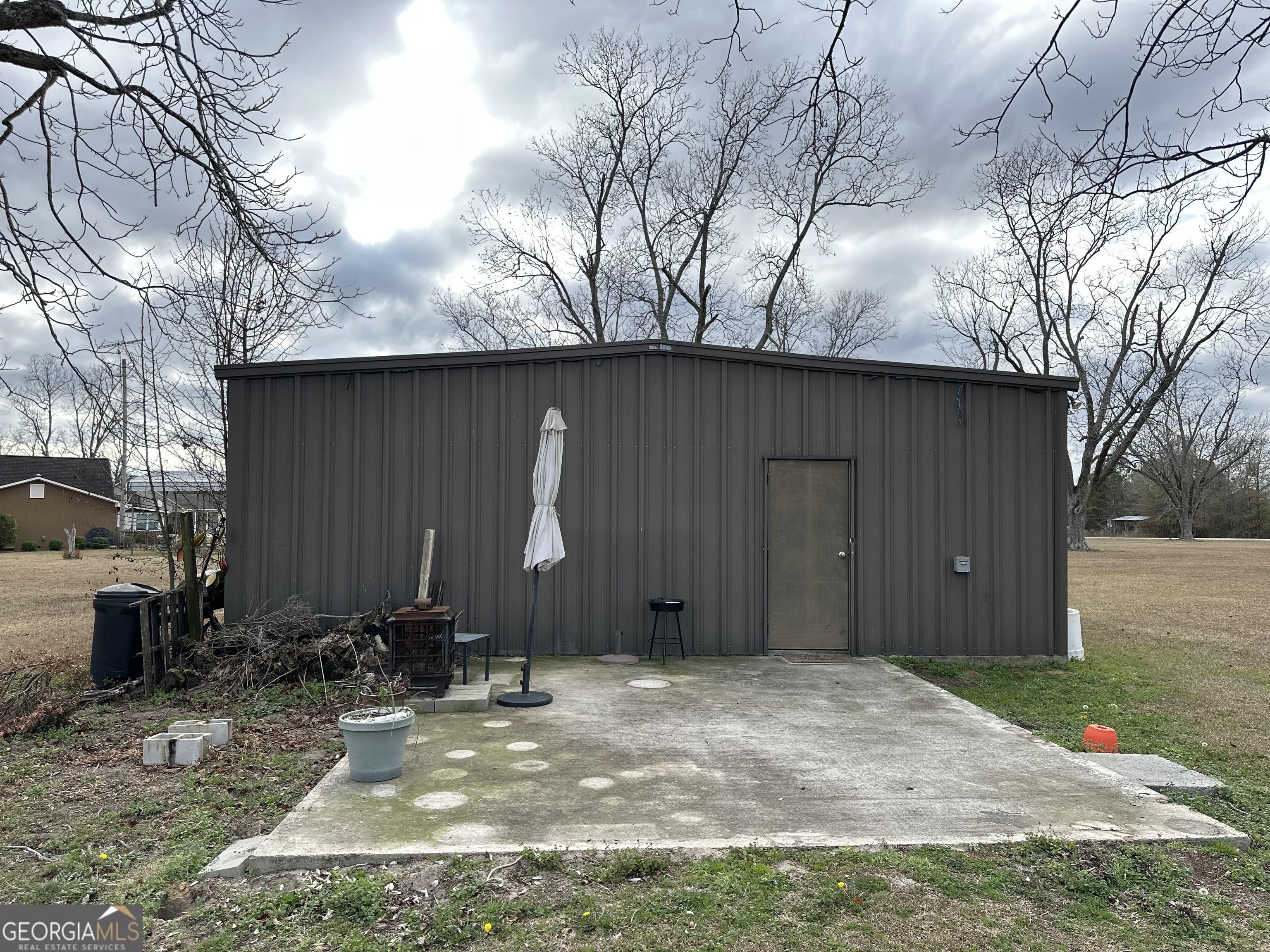 2808 Highway 117 Cadwell, GA 31009 - Photo 25 of 25 a backyard of a house