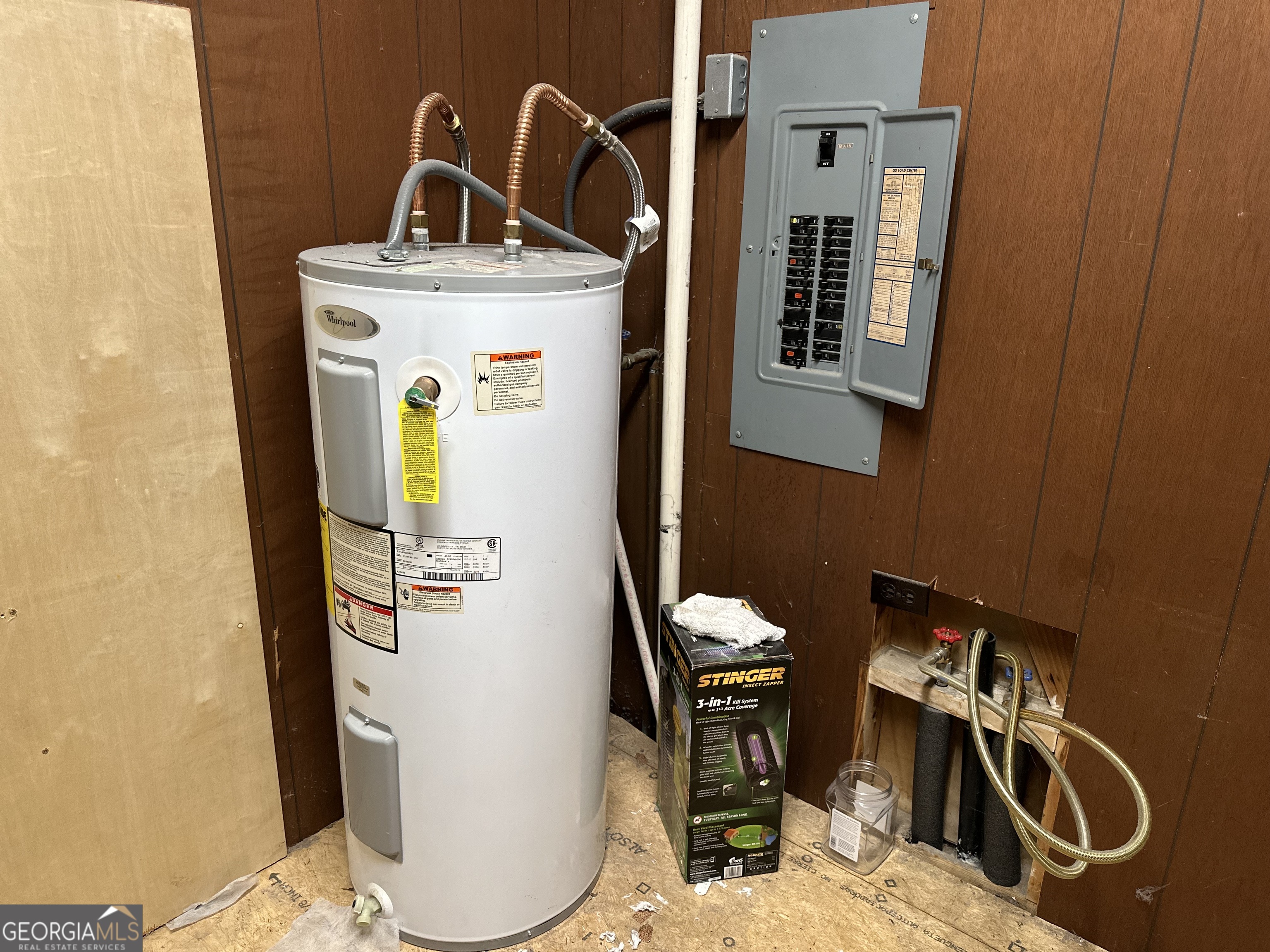2808 Highway 117 Cadwell, GA 31009 - Photo 4 of 25 a utility room with sink dryer and washer