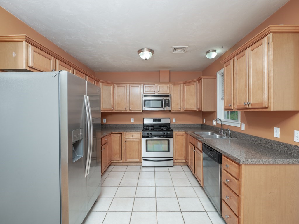 47 D North Street, Unit 1 Worcester, MA 01605 - Photo 4 of 40