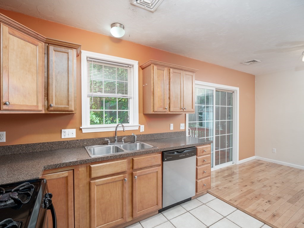 47 D North Street, Unit 1 Worcester, MA 01605 - Photo 8 of 40