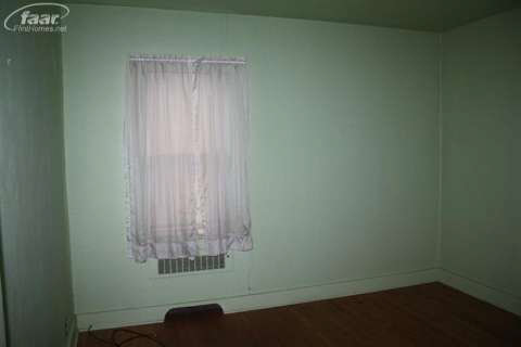 1041 North Graham Road Flint, MI 48532 - Photo 6 of 12 20132026-5.JPG