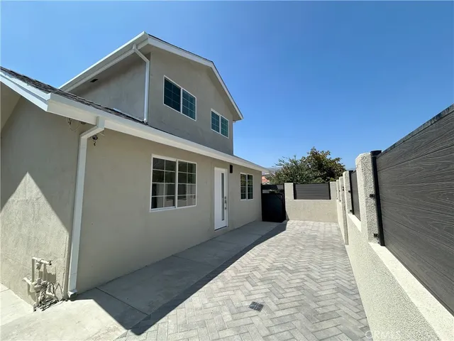 a view of a house with a backyard