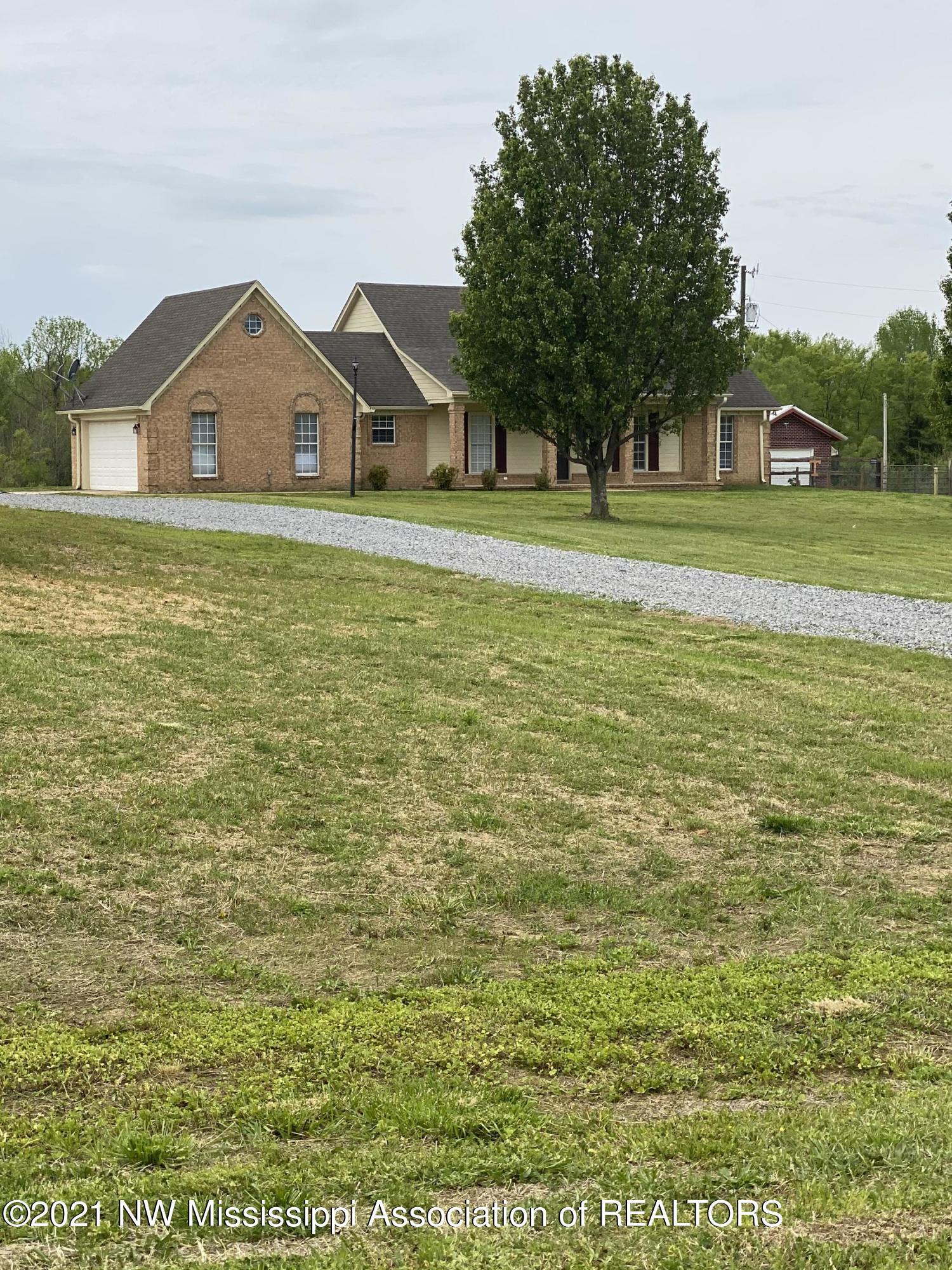 406 Woodview Road Byhalia, MS 38611 - Photo 2 of 19 IMG-8679