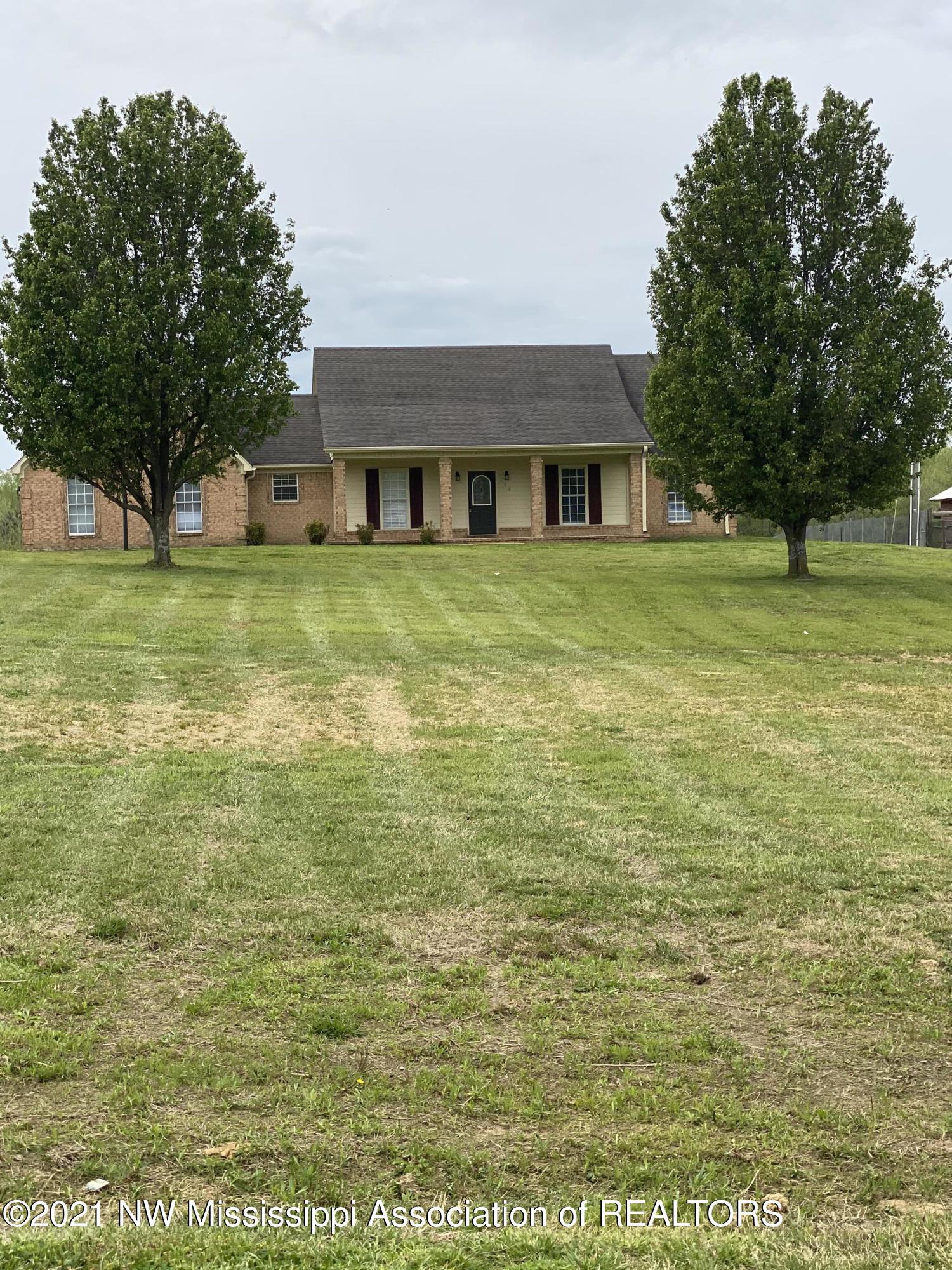 406 Woodview Road Byhalia, MS 38611 - Photo 3 of 19 IMG-8678