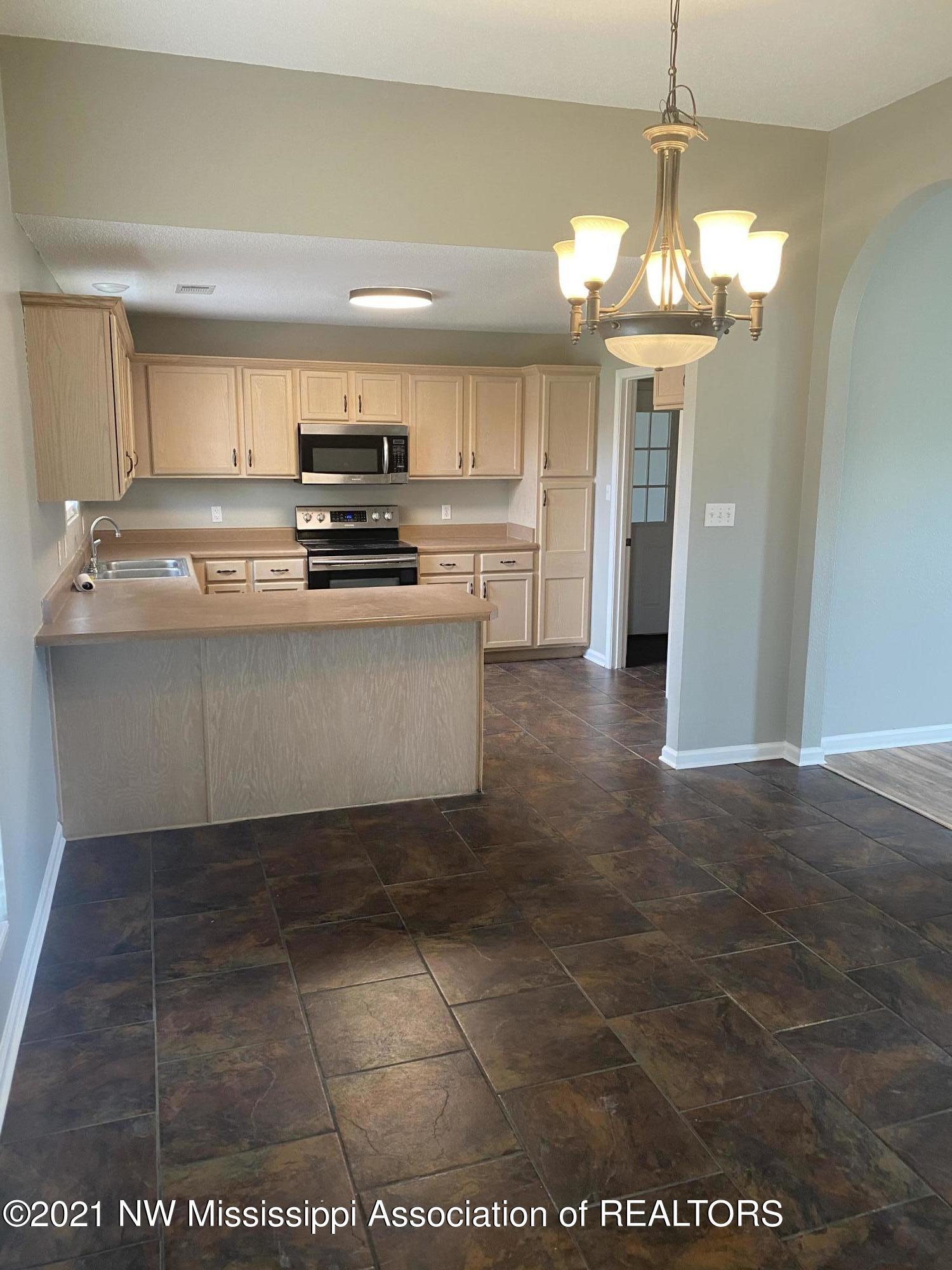 406 Woodview Road Byhalia, MS 38611 - Photo 5 of 19 IMG-8654