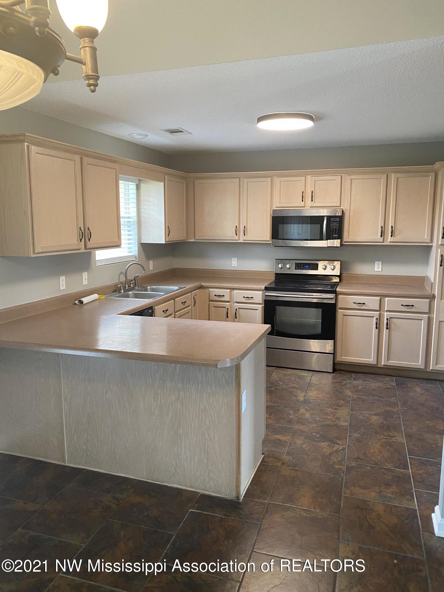 406 Woodview Road Byhalia, MS 38611 - Photo 6 of 19 IMG-8655