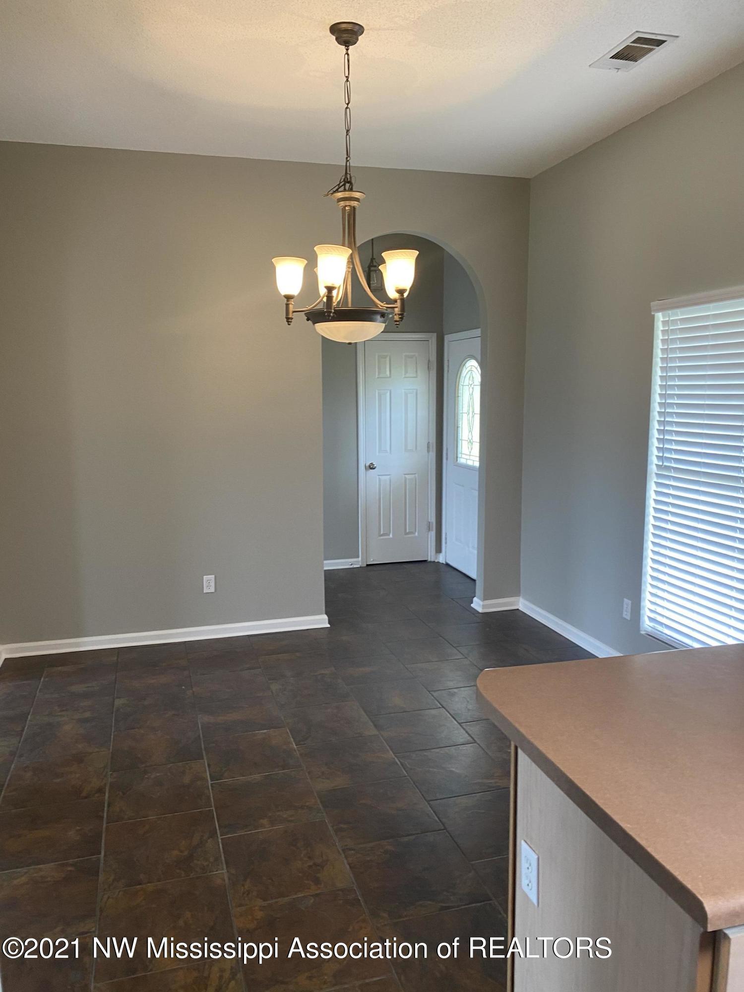 406 Woodview Road Byhalia, MS 38611 - Photo 7 of 19 IMG-8656